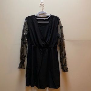 MESH SLEEVE V-NECK DRESS